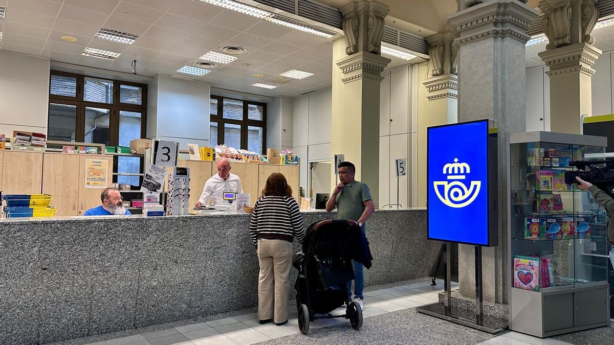 Nervios e ilusión en el primer día para solicitar la regularización en Navarra: "Es un alivio poder trabajar legalmente"