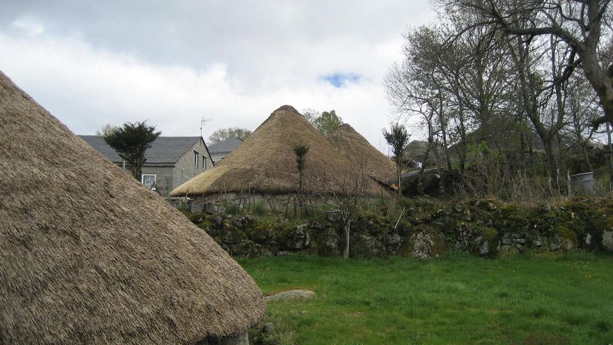 Pallozas en Piornedo. Esta aldea se encuentra a los pies de Os Ancares.