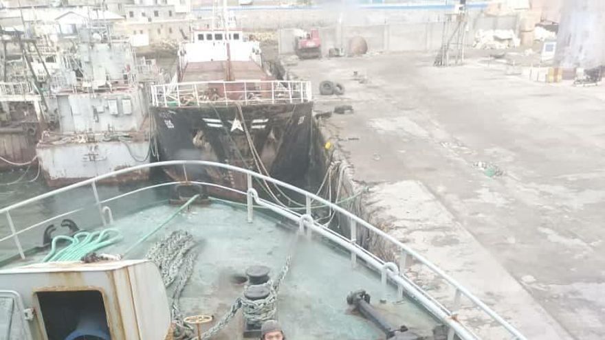 La mujer del marinero gallego atrapado en Yemen acude al Defensor del Pueblo: "Están abocados a la mayor degradación física y personal"