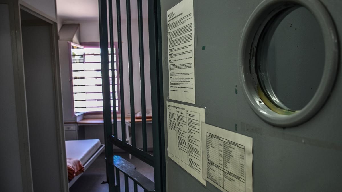 Ser mujer y estar en prisión: la doble condena que el sistema impone en Extremadura