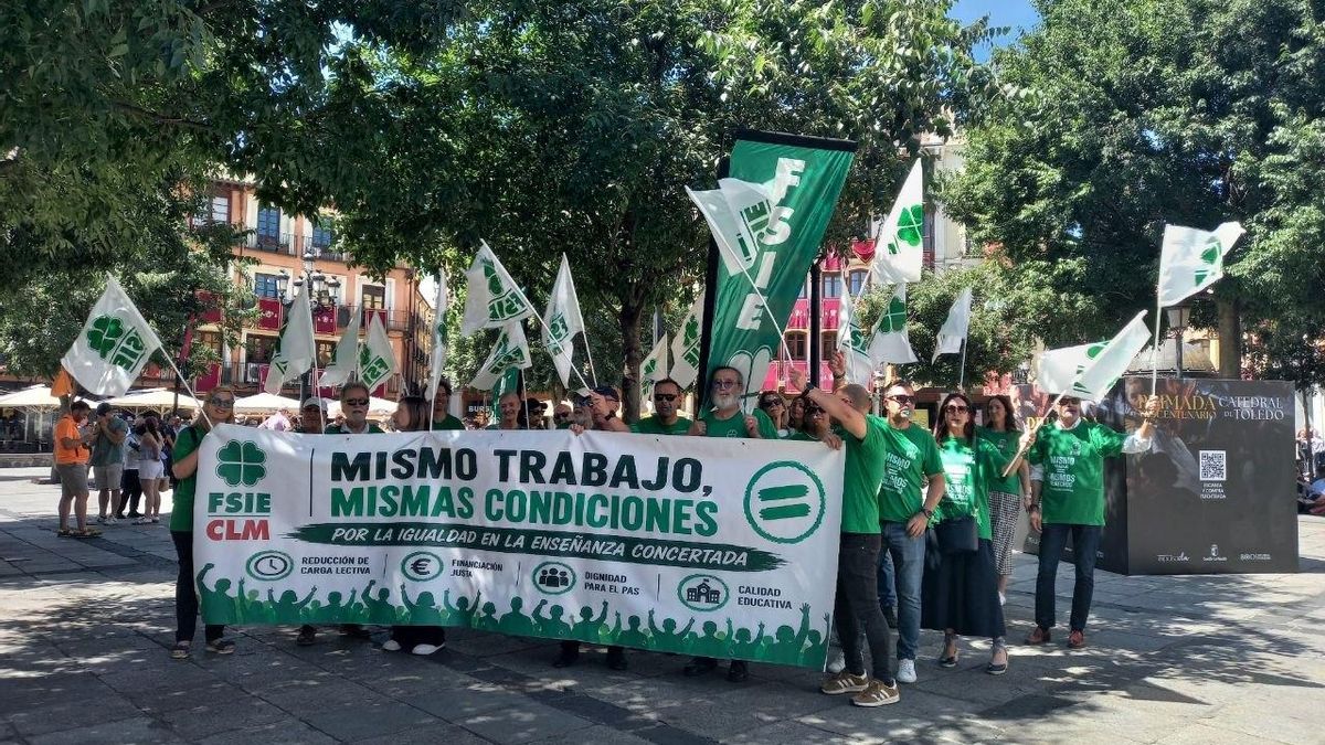 Movilización en Toledo para pedir que la bajada de ratios y horas lectivas se aplique también a la educación concertada