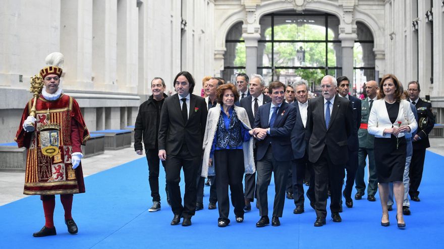 Almeida presume de "convivencia" en un San Isidro marcado por la polémica medalla a la comunidad judía