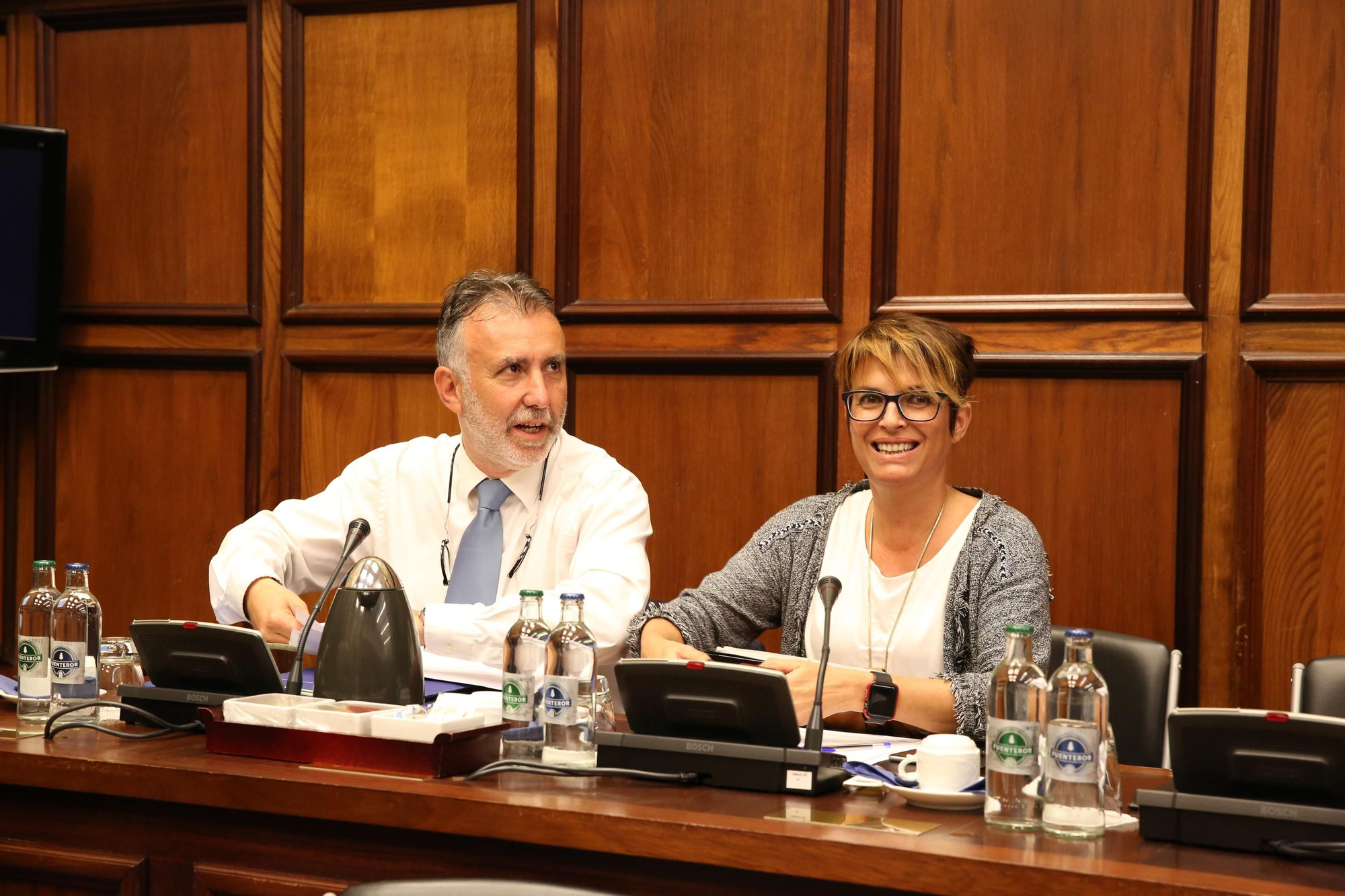 El vicepresidente insular Ángel Víctor Torres y la consejera Elena Máñez (ALEJANDRO RAMOS)