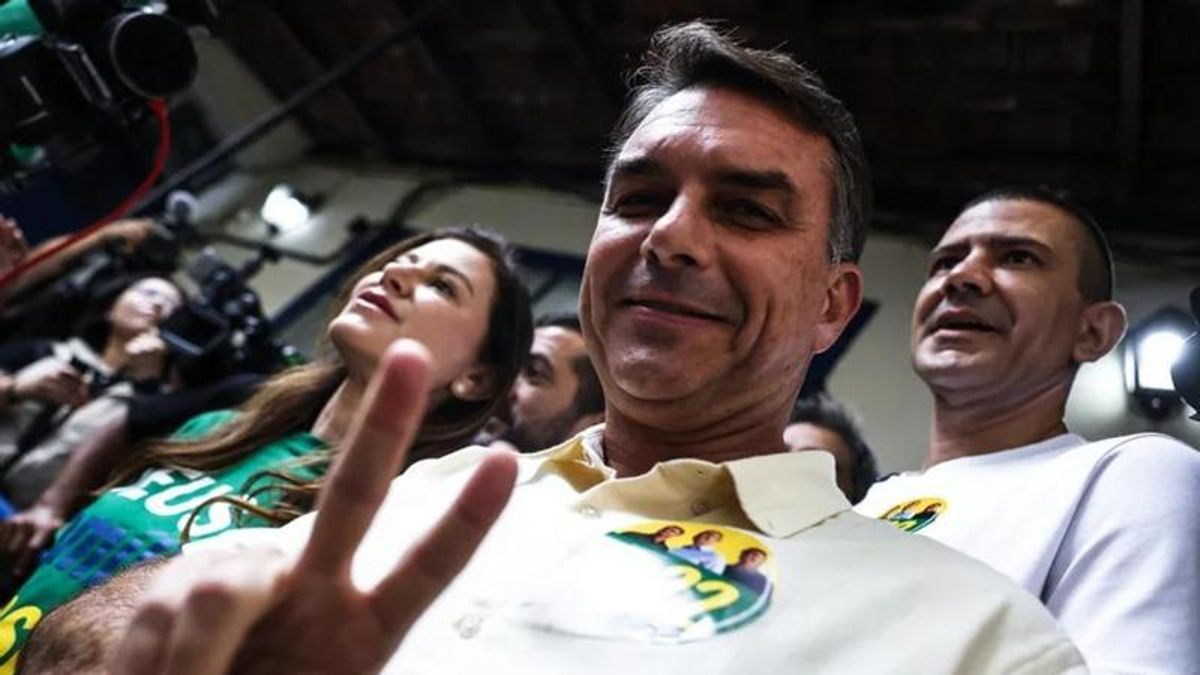 Flávio Bolsonaro aventajó por el 2% de los votos a Lula en la primera vuelta de las elecciones en Brasil y hay balotaje