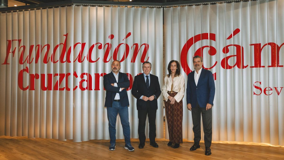 De izq. a dcha., José Luis Rentero, socio director de Punto de Fuga; Salvador Fernández, director gerente de Cámara de Comercio de Sevilla; Regla Bejarano, directora de Fundación Cruzcampo; y Emilio Gallego, secretario general de Hostelería de España.