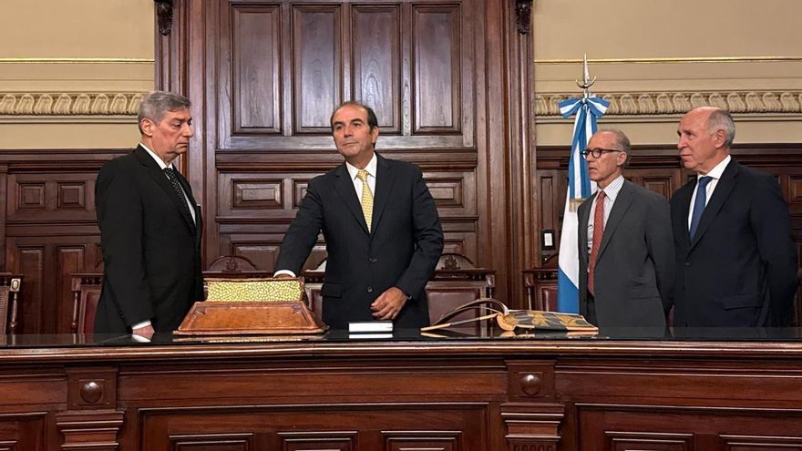 Tras la bendición del ultraconservador García-Mansilla, el Gobierno y la Corte chocan por la jura exprés de Lijo