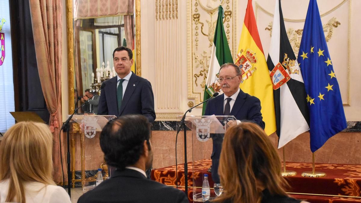 Moreno firmó un convenio "estable en el tiempo" con Ceuta para agilizar el traslado de menores ante "crisis migratorias"