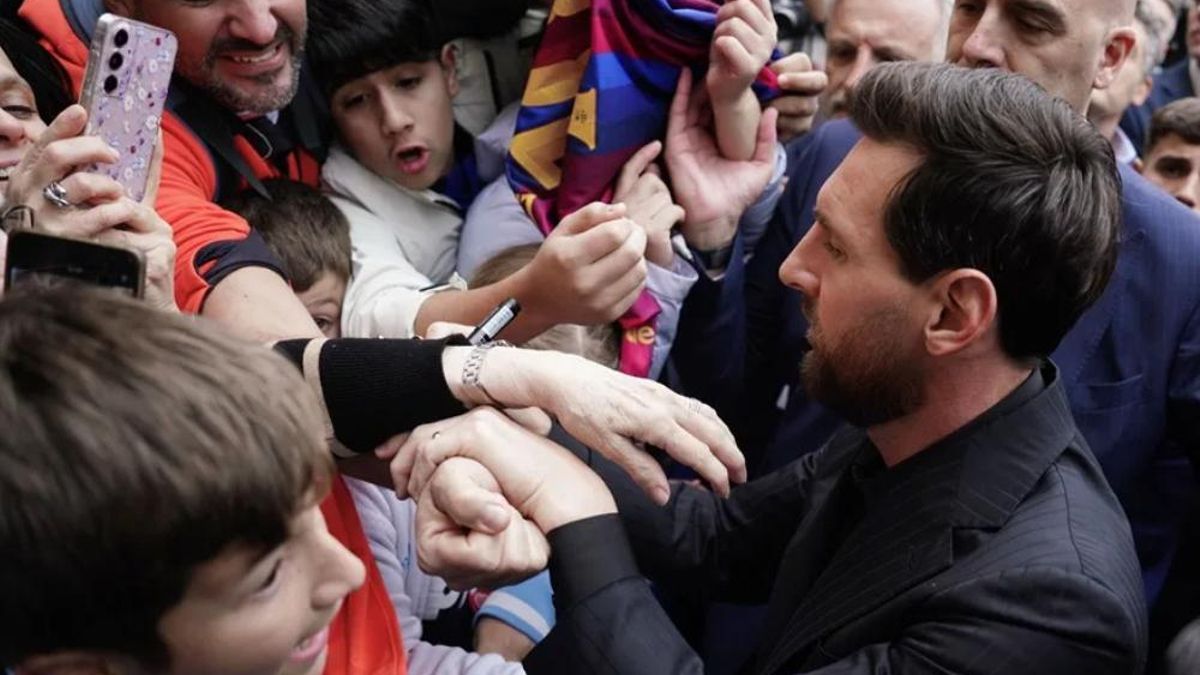 Messi fue recibido por una multitud