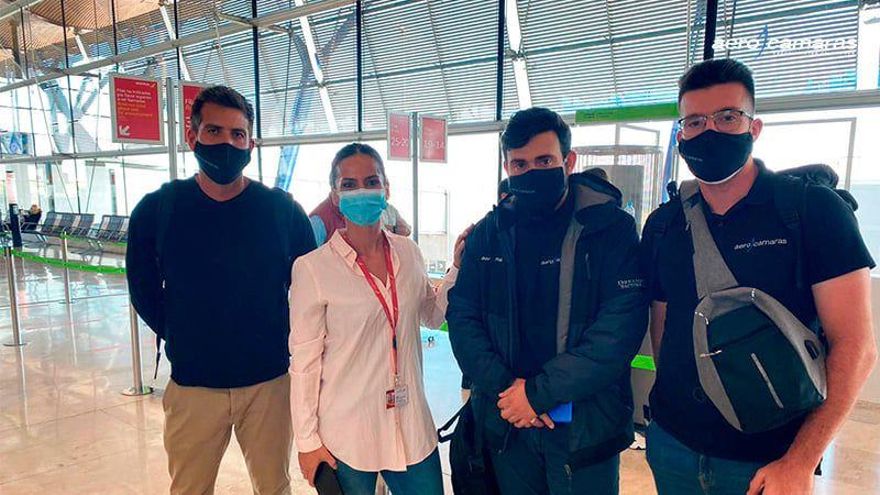 El equipo de Aerocámaras en el aeropuerto de Tenerife.