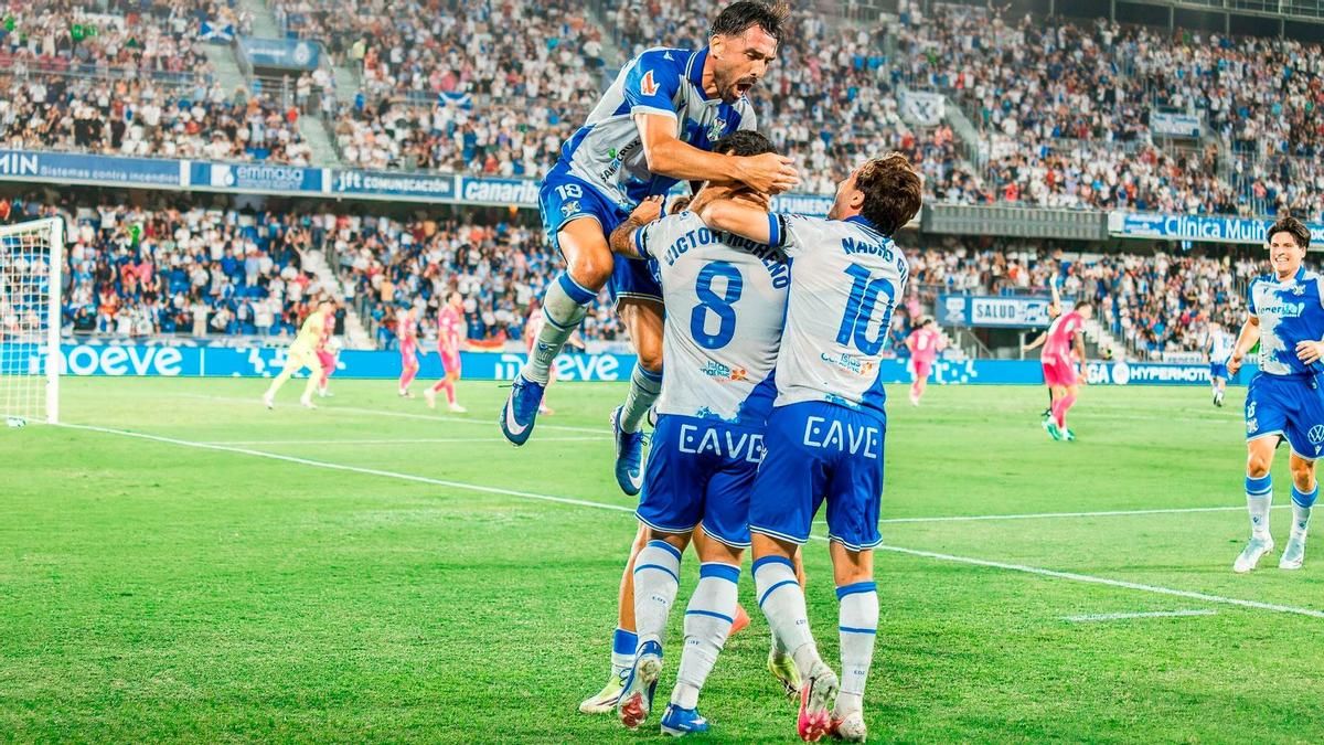 Gallego pone los goles en otro ejercicio coral del Tenerife