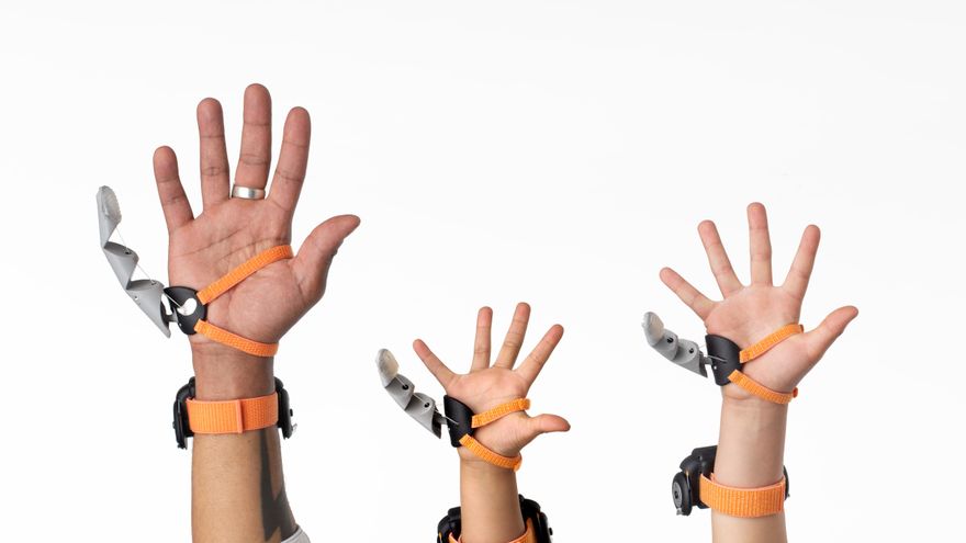 Todo el mundo puede ser un cíborg: usar el primer pulgar robótico no requiere habilidades especiales