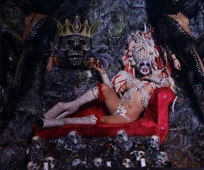 Drag Múlciber”: 'Desde Transilvania y con amor vengo a clavarte mi estaca peazo bujarrón'. (EFE/Angel Medina G).