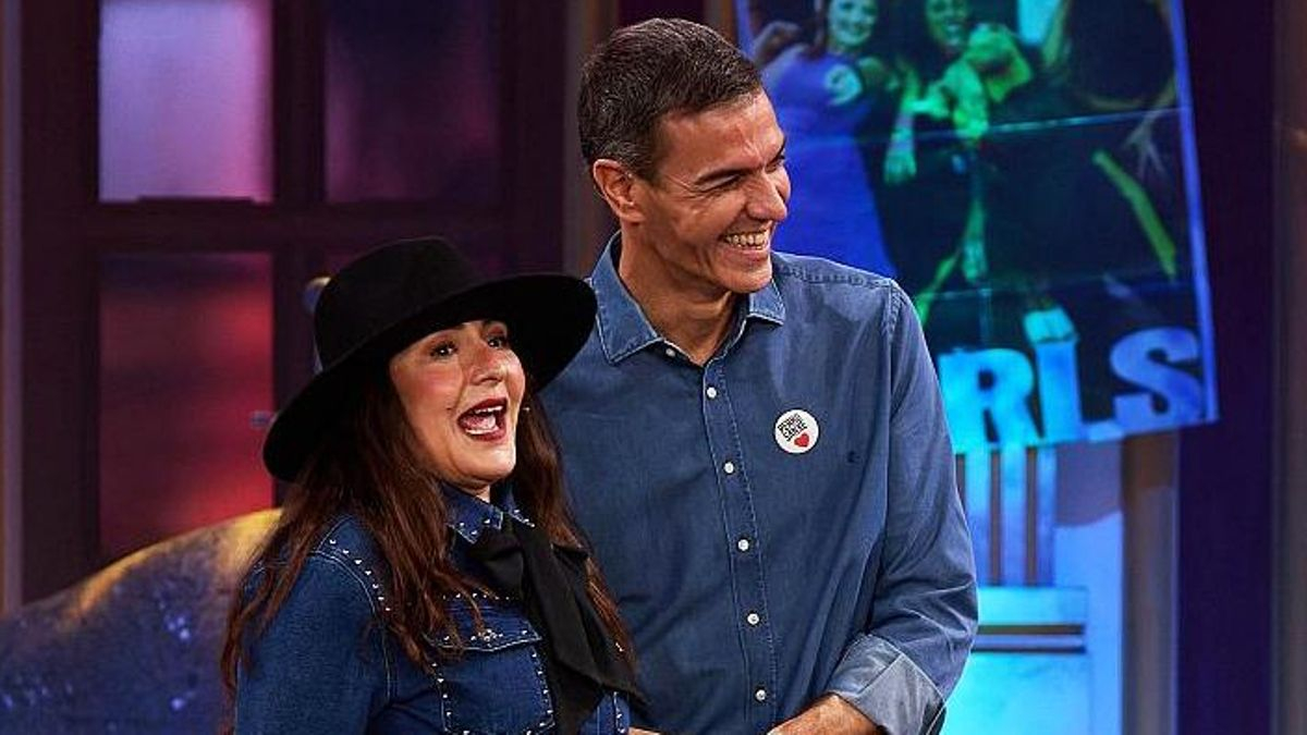 Candela Peña con Pedro Sánchez y David Broncano en 'La Revuelta'