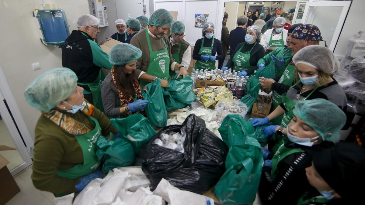 Preparación de los menús solidarios de Cocinillas CCF