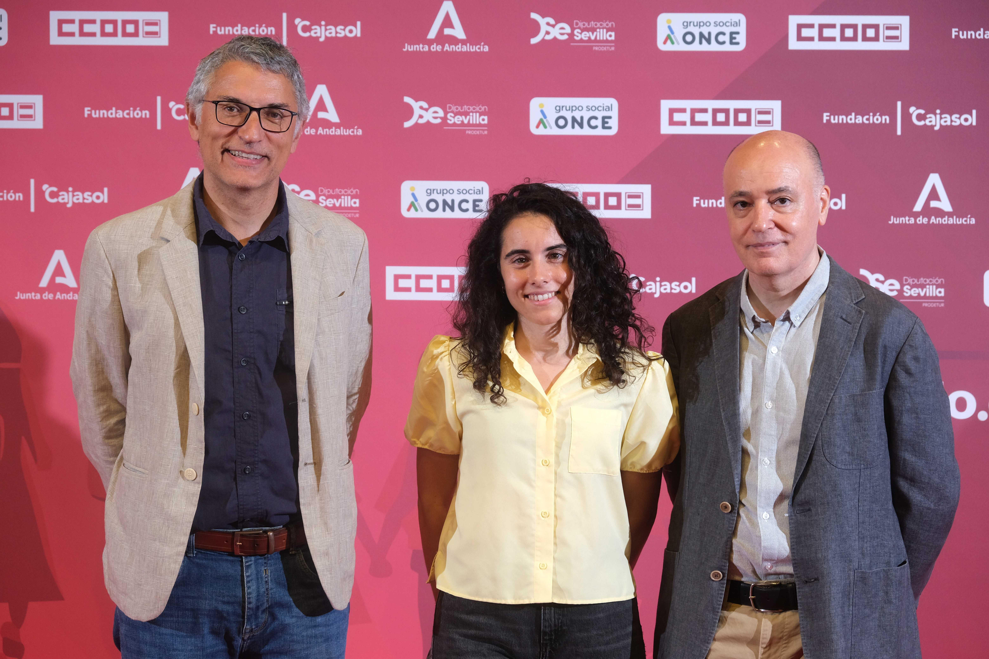 Eloy Revilla, director de la Estación Biológica de Doñana, y la responsable de Comunicación, Sandra Ragel, junto a Antonio Morente