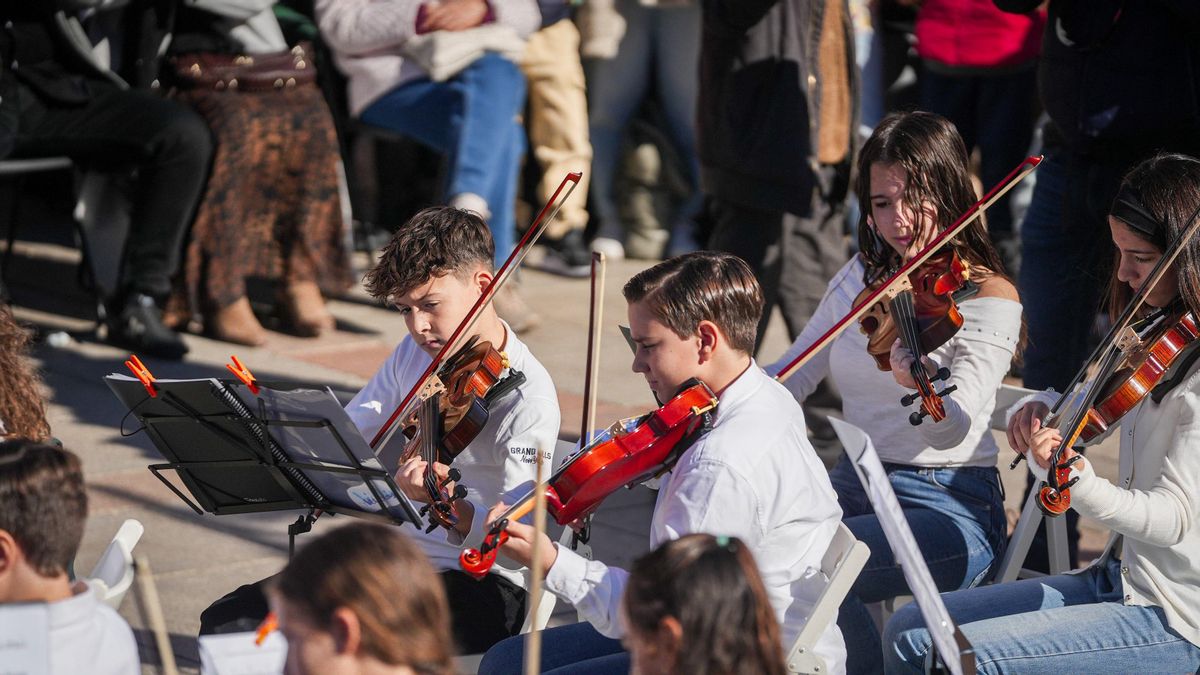 Concierto en La Corredera de la plataforma por un auditorio.