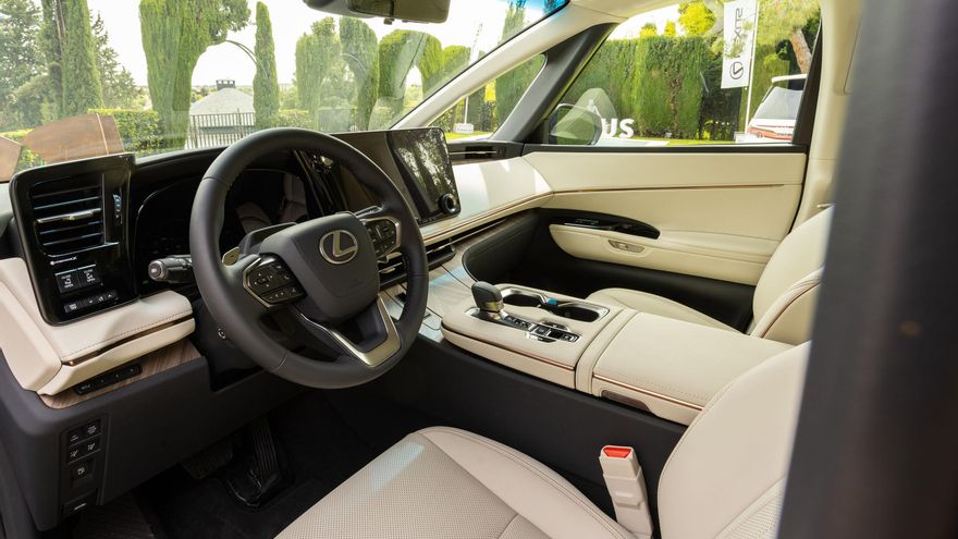Puesto de conducción del Lexus LM.
