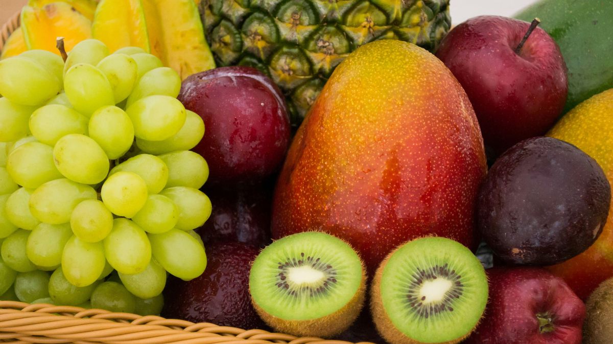 ¿Manzanas, arándanos o kiwi? Qué frutas tomar con intolerancia a la fructosa, según una nutricionista