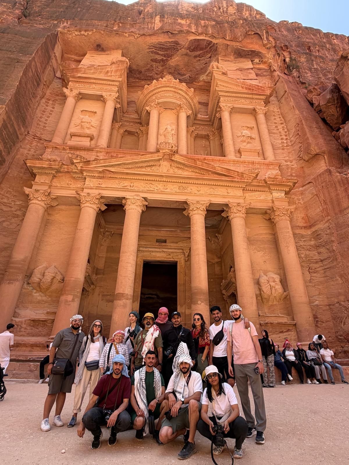 Visita a Petra. Participantes en el Festival de la Imagen de Amán.