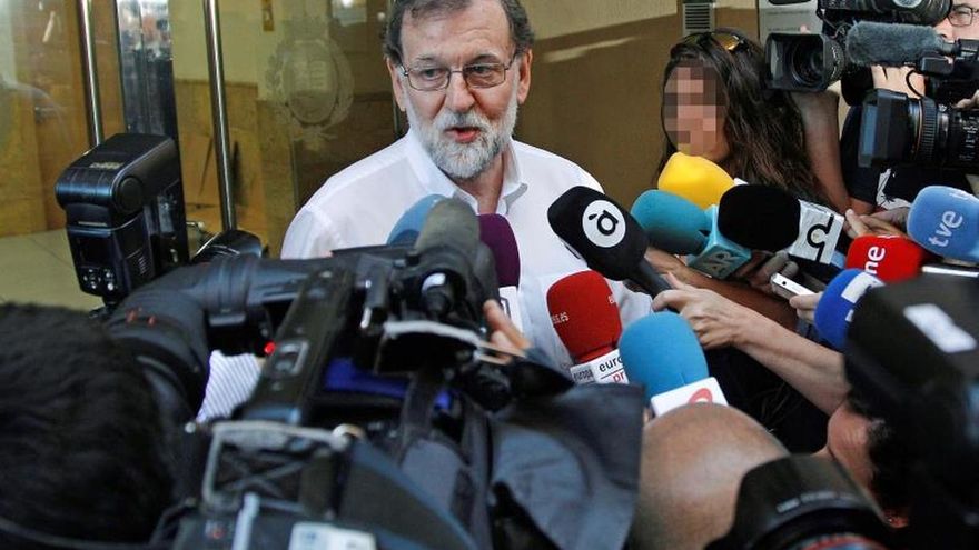 Rajoy se despide del registro de la propiedad de Santa Pola con una comida