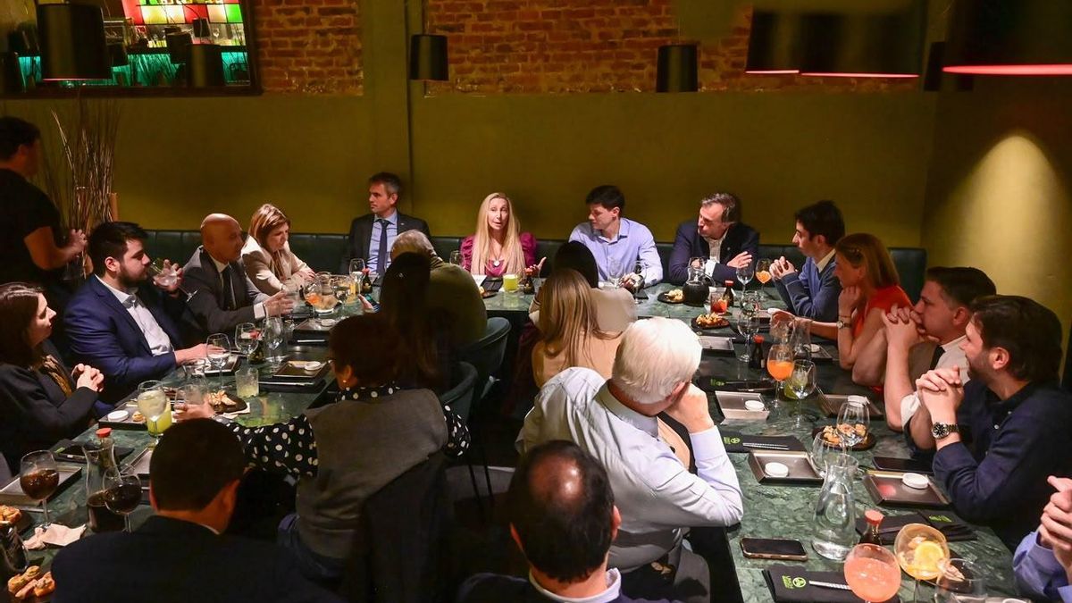 Anoche Karina Milei se reunió con los senadores oficialistas en un restaurante de sushi.