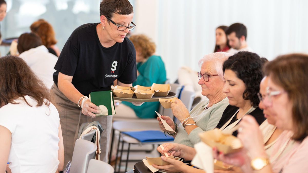 Gastrollar enciende la cocina del carbón de la Montaña Central asturiana