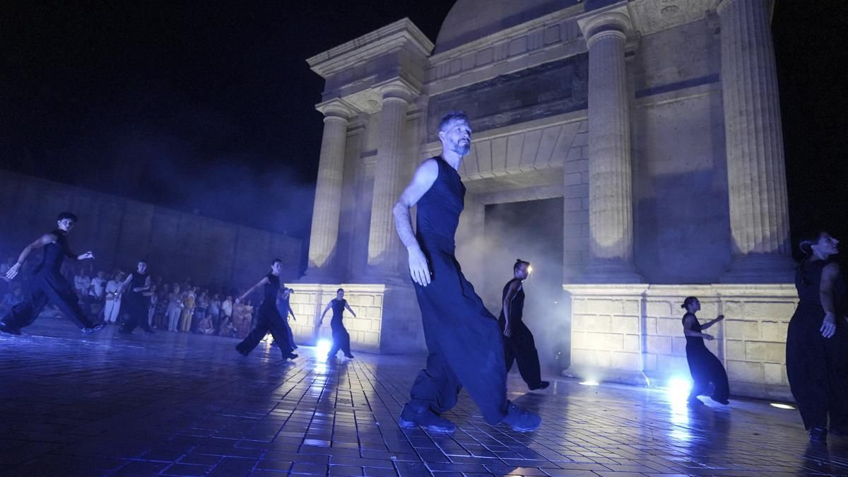 Noche del Patrimonio 2026 la compañía La Normal presenta en la Puerta del Puente Liminal