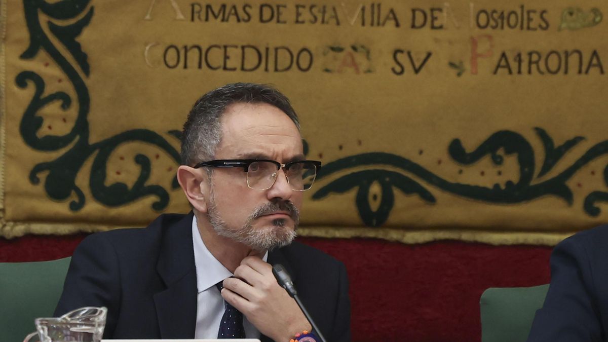 El alcalde de Móstoles rebaja a "discrepancias personales" la querella por acoso de una exconcejala y pide el archivo