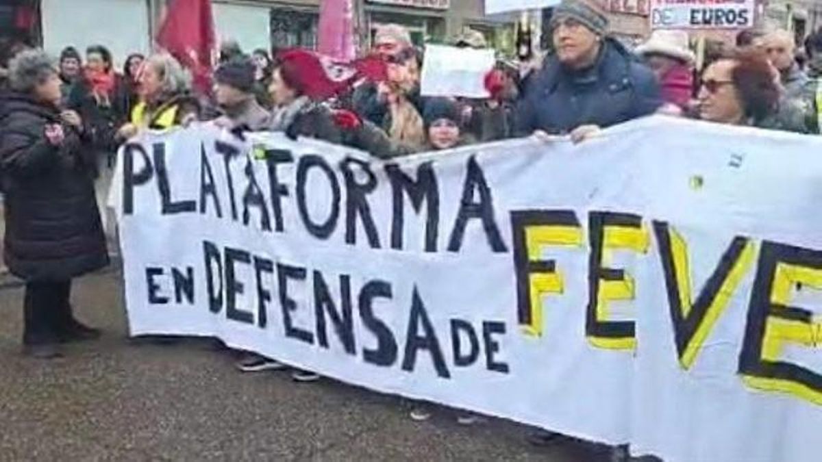 Corte de tráfico en León por la protesta por una solución digna a la situación de Feve