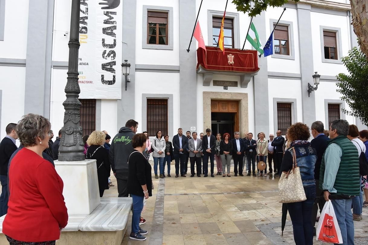 Baza acoge un minuto de silencio por el vecino fallecido durante el temporal de la gota fría