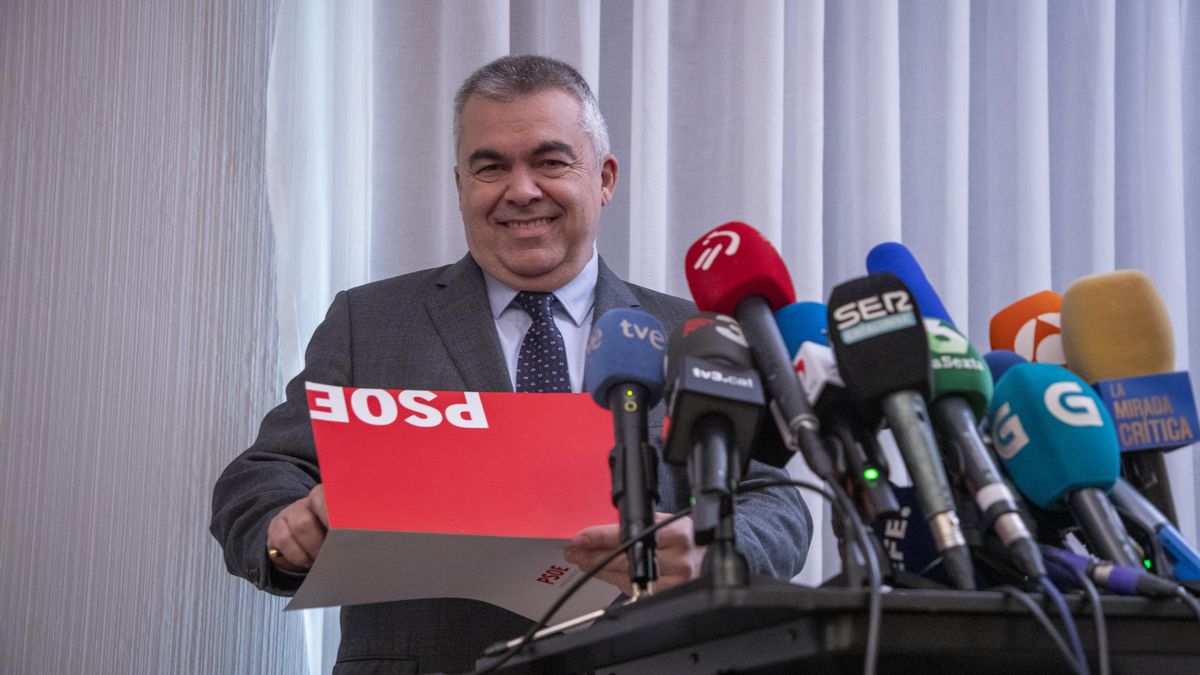 El secretario de Organización del PSOE, Santos Cerdán, comparece en una rueda de prensa para explicar los detalles del acuerdo de investidura con el PSOE, en el Parlamento Europeo, a 9 de noviembre de 2023, en Bruselas (Bélgica).