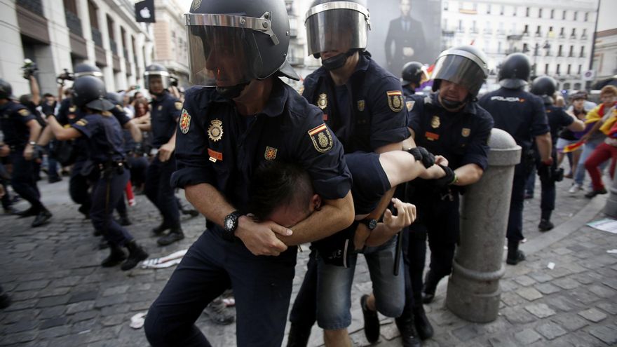 FOTOS: Detenciones e identificaciones en la concentración republicana de Madrid