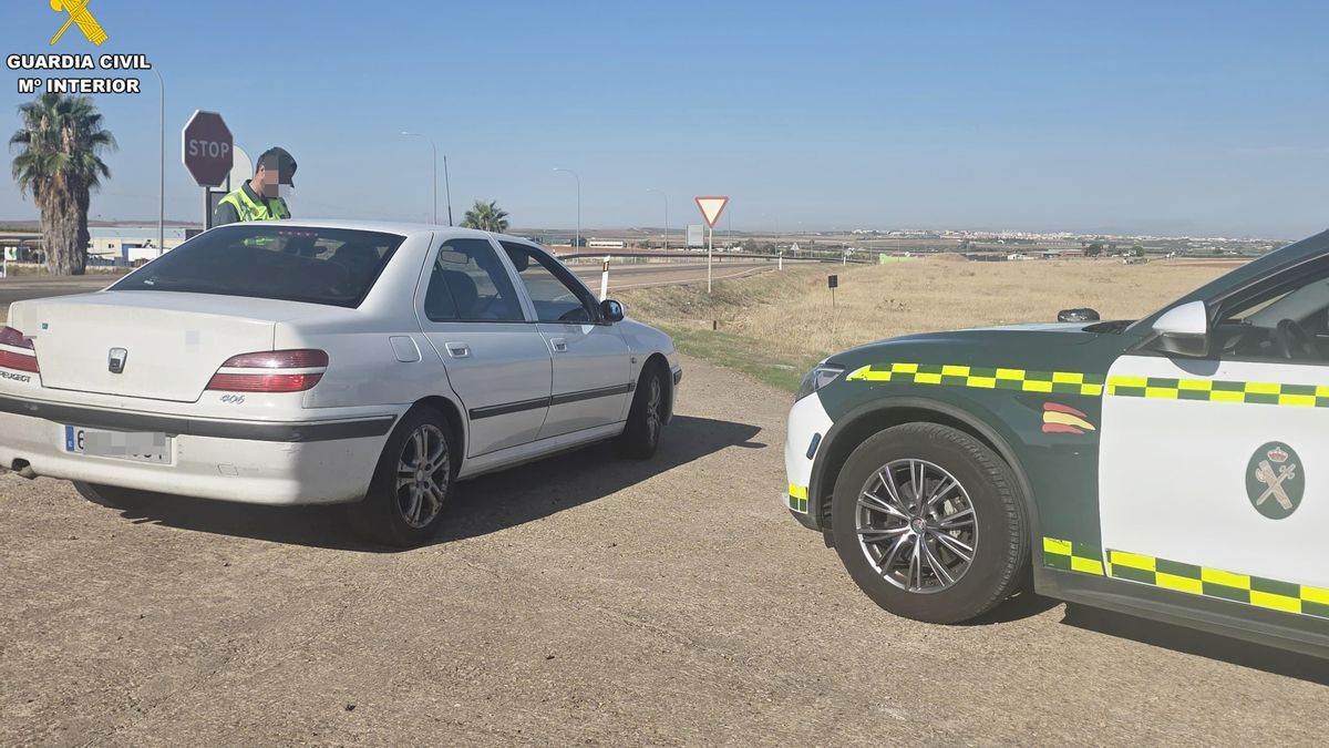 Investigada en Badajoz por dejar conducir un coche a un menor de 13 años al que intentaba enseñar