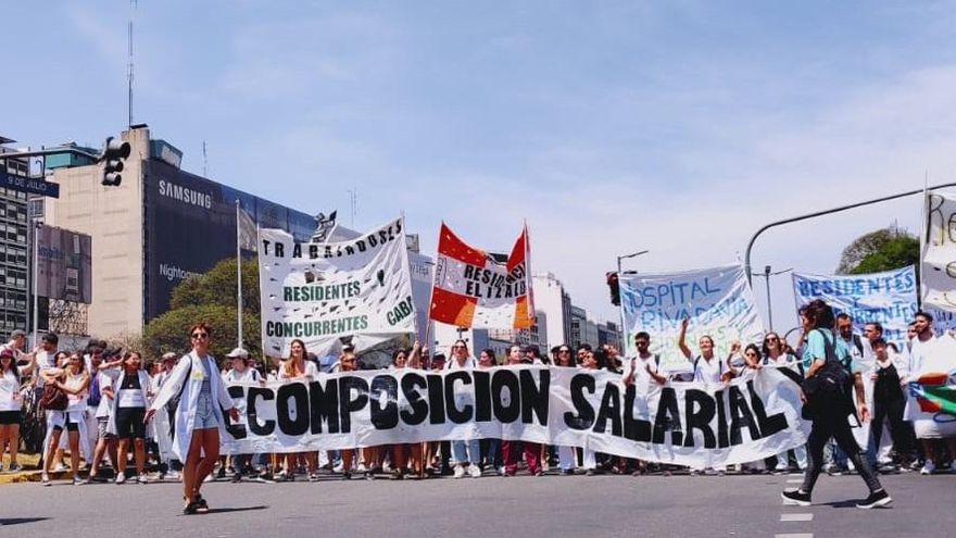 El reclamo de los médicos residentes porteños: cobran 300 pesos la hora y trabajan más de 90 a la semana
