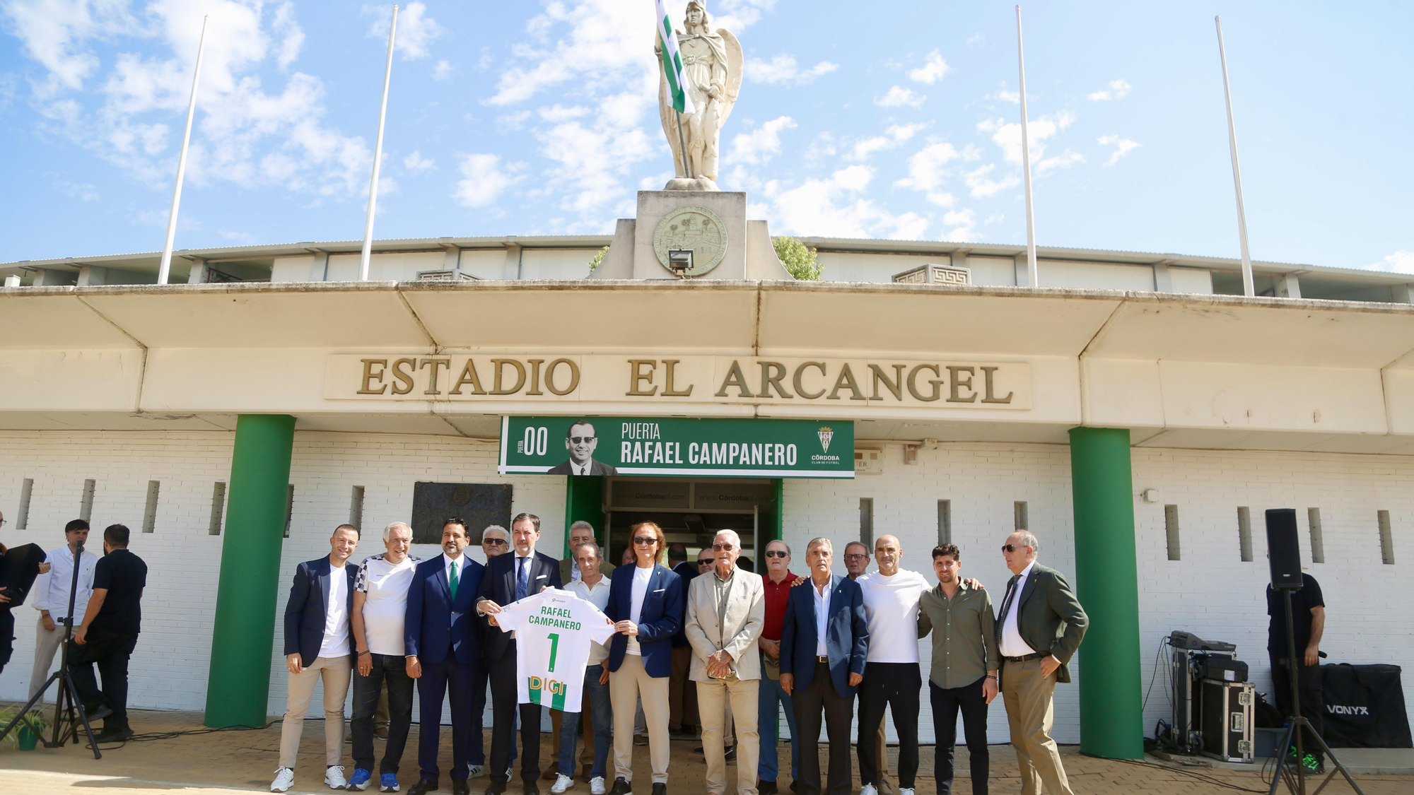 Homenaje a Rafael Campanero en la Puerta 0 de El Arcángel