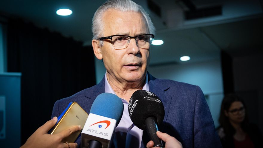 El exjuez Baltasar Garzón se reúne con activistas de derechos humanos y sociales en Barcelona