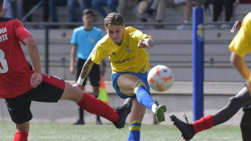 Críticas a la UD Las Palmas por incluir a Joel Domínguez en la pretemporada del primer equipo