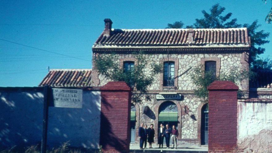 Estación del 'trenillo' entre Valdepeñas y Puertollano