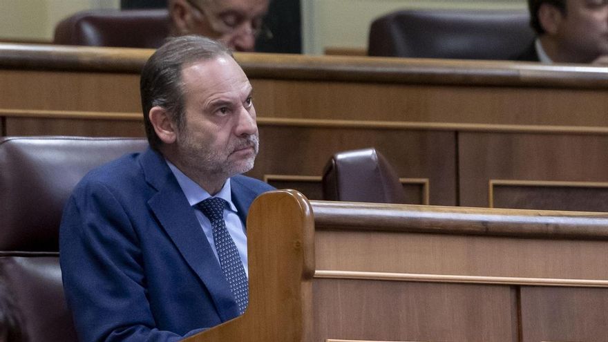 El diputado del Grupo Mixto José Luis Ábalos, durante una sesión plenaria en el Congreso de los Diputados, a 11 de noviembre de 2025, en Madrid (España).