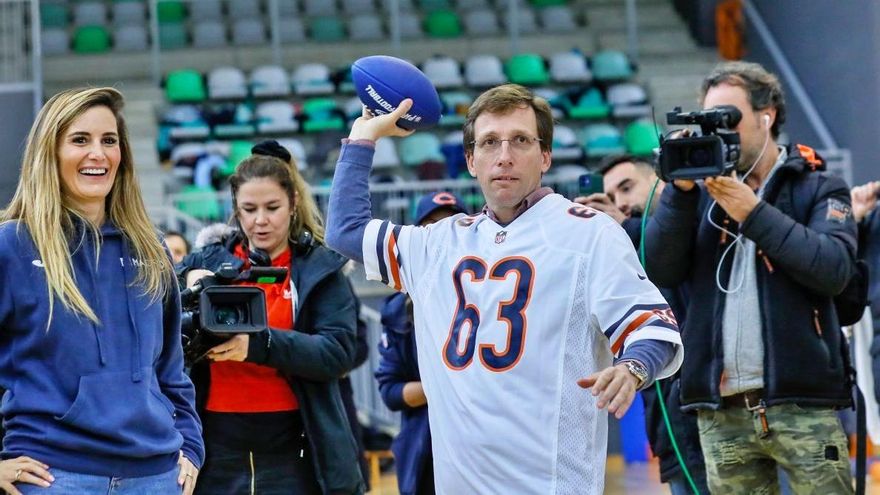 El acuerdo de Almeida con el fútbol americano privado: ceder Vallehermoso gratis por 4 años, bar y tickets a 149 euros