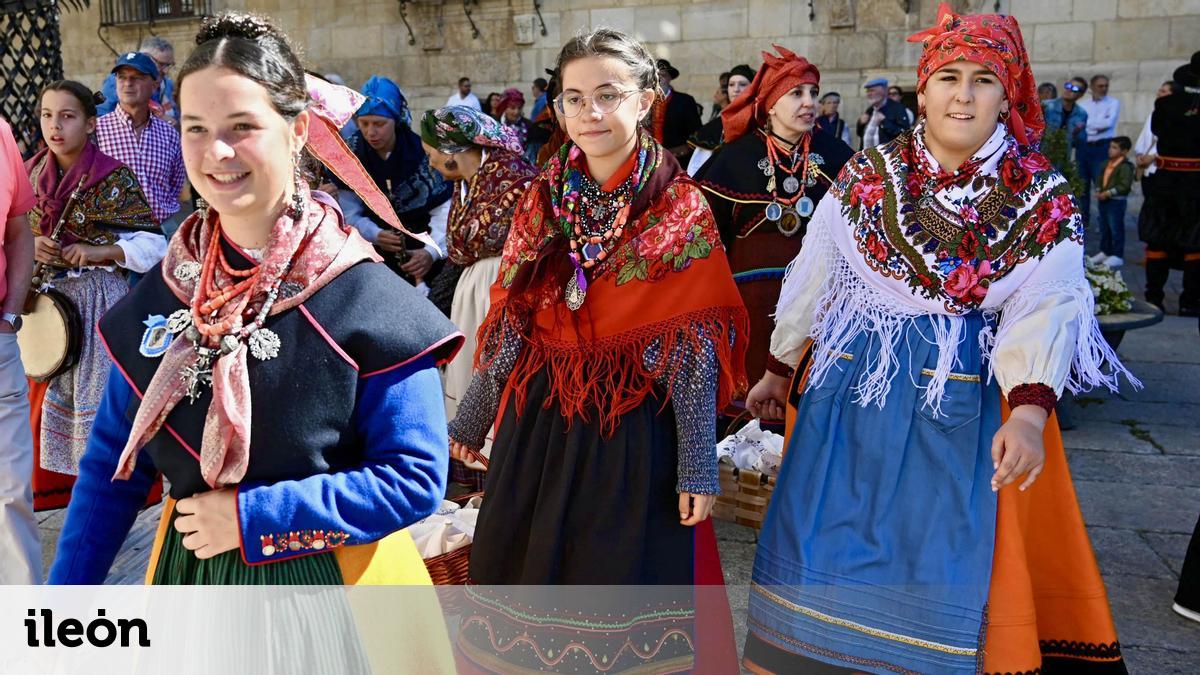 las-comarcas-de-le-n-pasean-sus-trajes-t-picos-por-la-capital-en-el-d-a