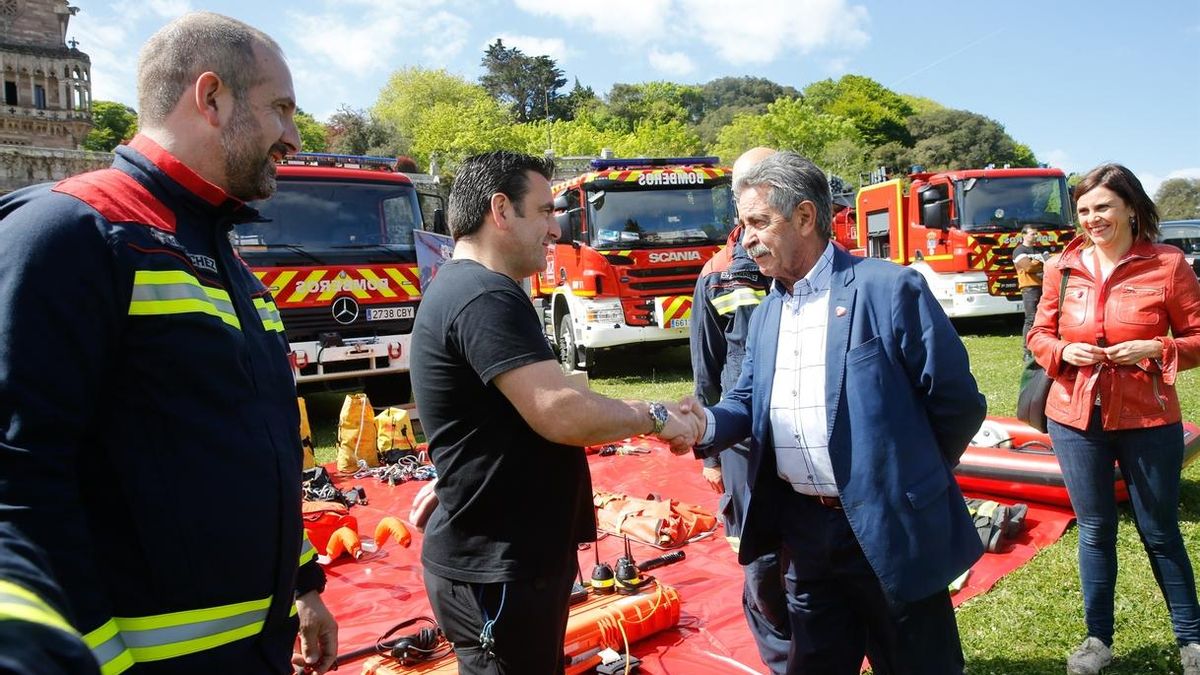 Revilla durante una exhibición de los servicios de emergencia. | ARCHIVO