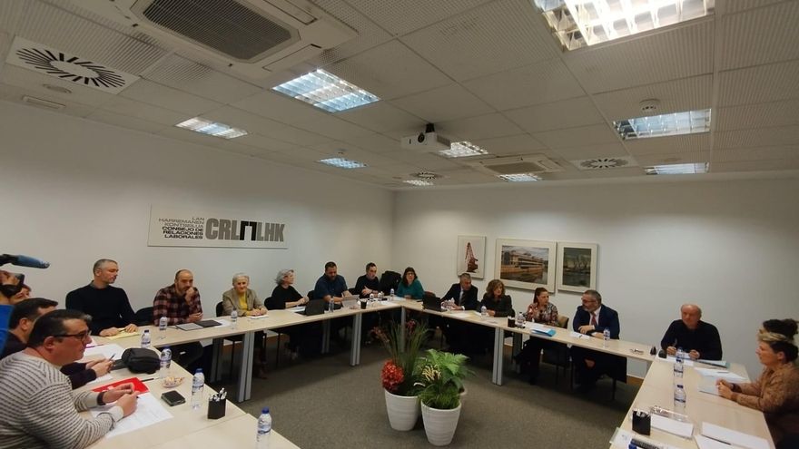 El diálogo por el salario mínimo vasco acaba antes de empezar ante la negativa de Confebask a negociarlo