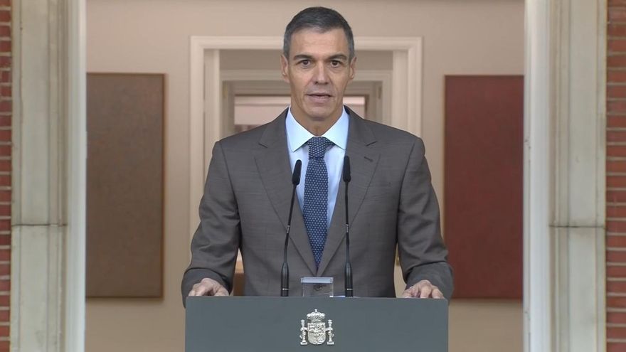 El presidente del Gobierno, Pedro Sánchez, durante su comparecencia en Moncloa este lunes.