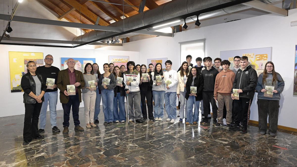 ‘El barranc ve crescut’: jóvenes estudiantes de Paiporta comparten sus vivencias durante la DANA en un libro con 40 relatos