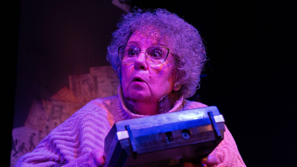 Ana María Castel se luce como la tortuga Harriet Robinson.