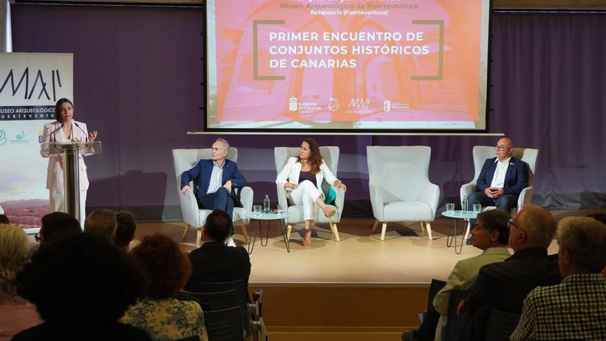 El Gobierno se compromete a liderar una estrategia compartida para los conjuntos históricos de Canarias