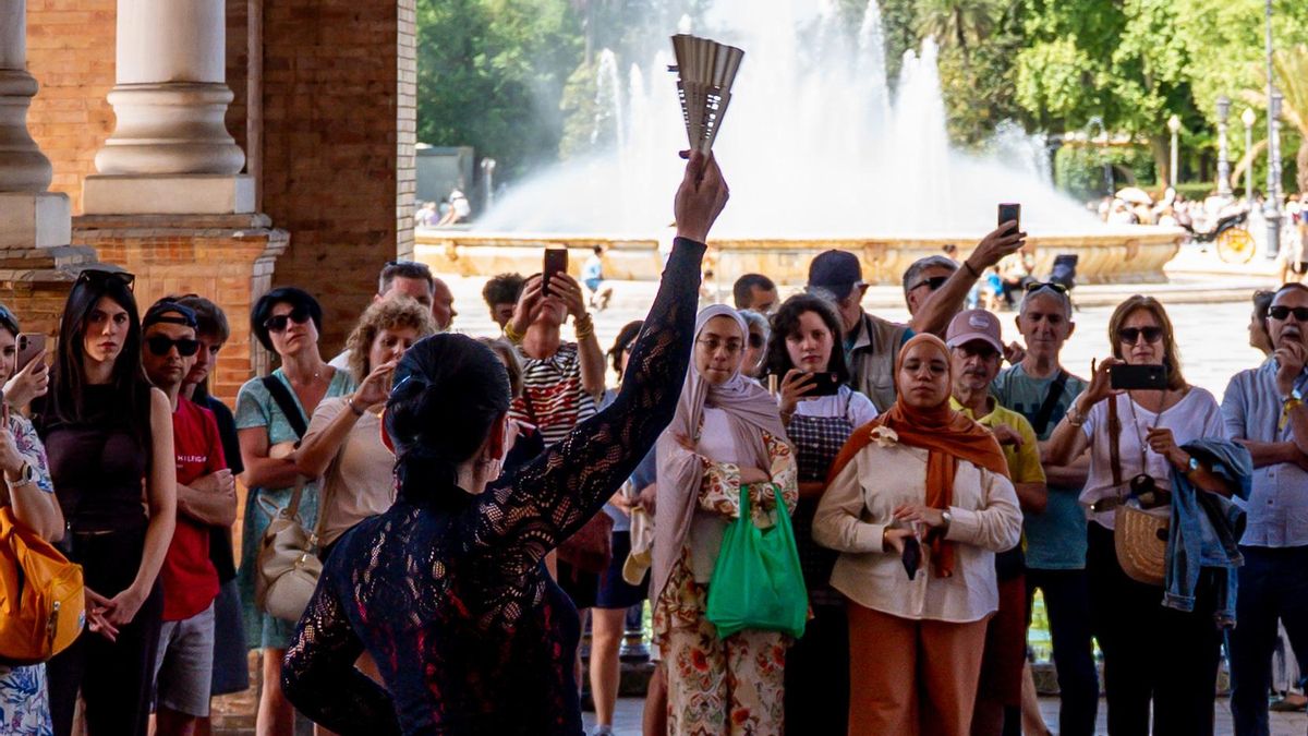 El verano del récord de turistas: la guerra, el precio del petróleo y el eclipse disparan el tirón de los destinos españoles