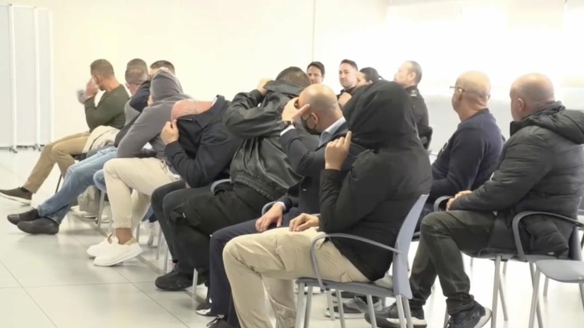 Los acusados, en el banquillo de los acusados ante la sección tercera de la Audiencia de Valencia.