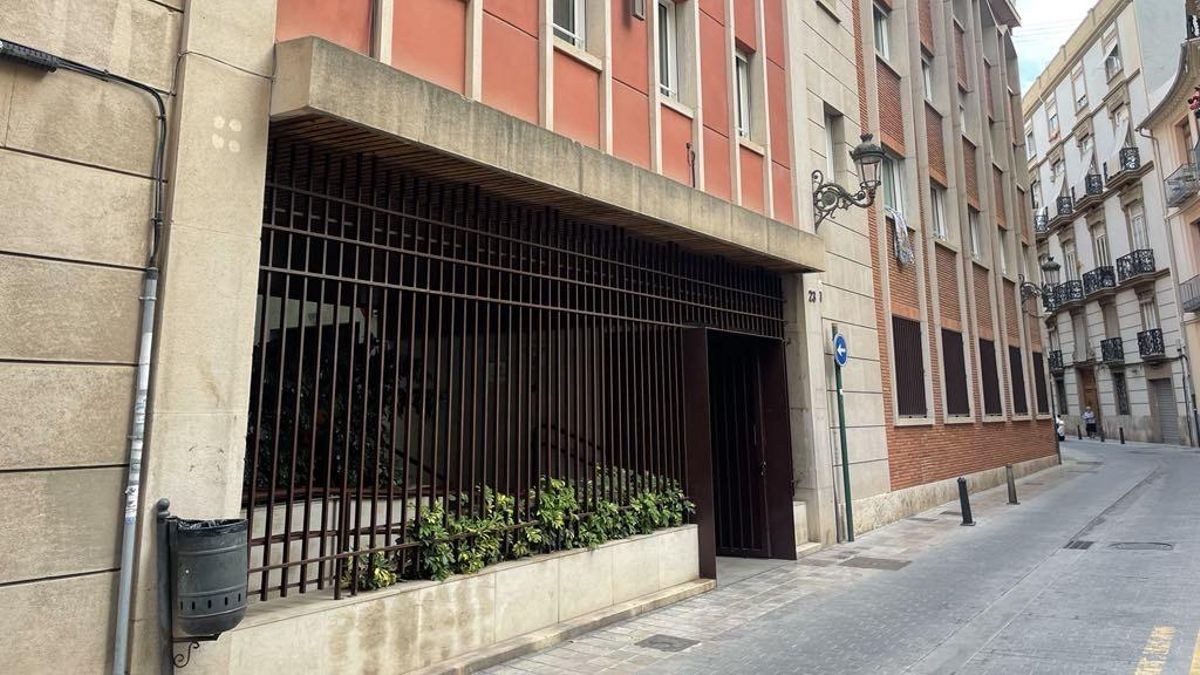 Familias de un colegio religioso de València denuncian “humillaciones”: “Me dijeron que por ser madre soltera no era digna de estar allí”
